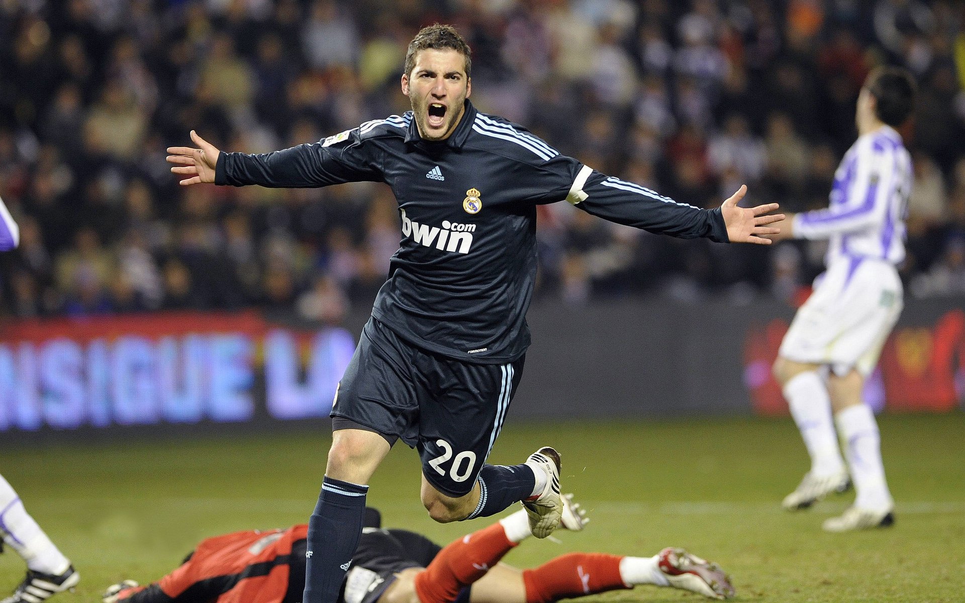 乐鱼体育网址-《Apex Legends》新版本发布，新增多项战术装备，apex lengends